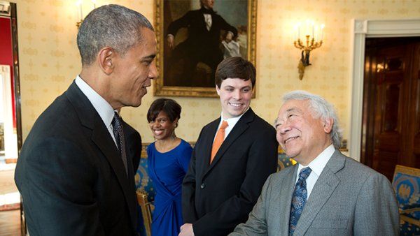 Photo of Keith Yamamoto, shaking President Barack Obama's hand.