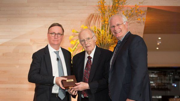 Gordon Moore (center) receives the UCSF Medal award from Chancellor Sam Hawgood (left) and UCSF Health President & CEO Mark Laret (right).