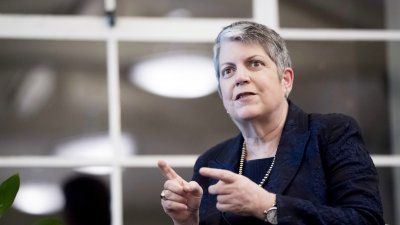 Napolitano_SOM_retreat.jpg
